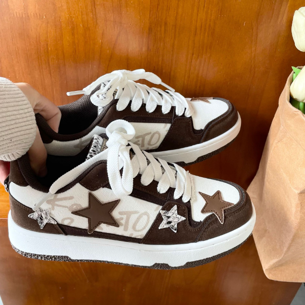 Zapatillas retro versátiles para amantes del Pentagrama - Nuevas sneakers estilo port niche