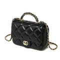 Bolso de Mano con Cadena Metálica y Diseño de Rombos