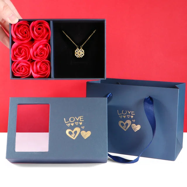Collar Trébol de Cuatro Hojas — Colgante Magnético Corazón