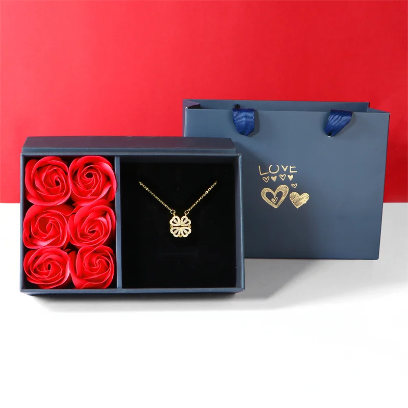 Collar Trébol de Cuatro Hojas — Colgante Magnético Corazón