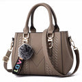 Bolso Bandolera Bordado de Piel para Mujer, con Pompón Decorativo