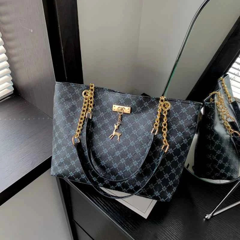 Bolso Tote Nuevo de Piel Suave con Textura, Gran Capacidad para Mujer, con Accesorios Colgantes